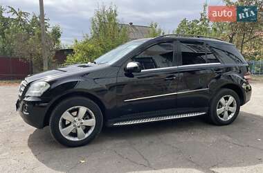 Внедорожник / Кроссовер Mercedes-Benz M-Class 2010 в 