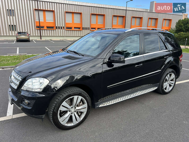 Позашляховик / Кросовер Mercedes-Benz M-Class 2010 в 