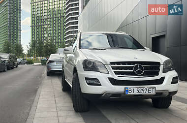 Внедорожник / Кроссовер Mercedes-Benz M-Class 2011 в 