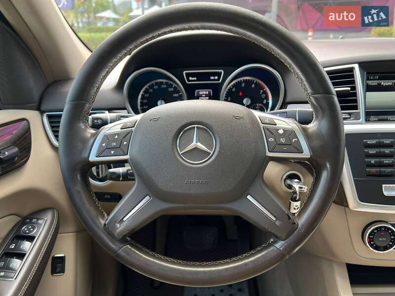 Внедорожник / Кроссовер Mercedes-Benz M-Class 2014 в Киеве