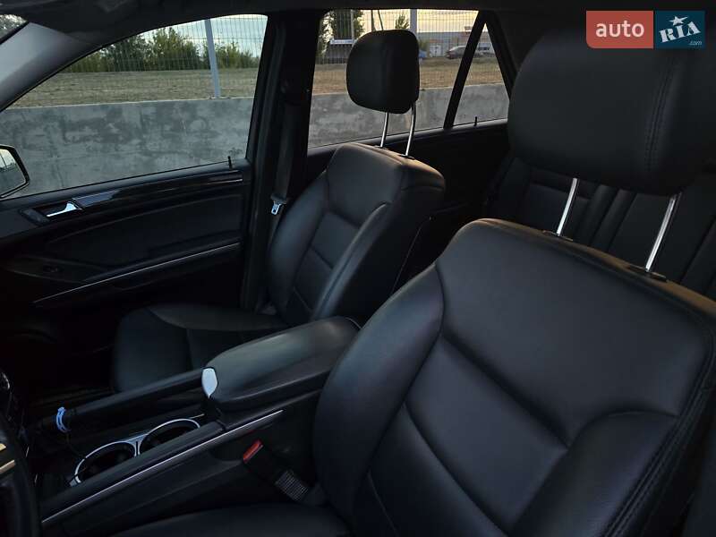 Позашляховик / Кросовер Mercedes-Benz M-Class 2010 в Первомайську