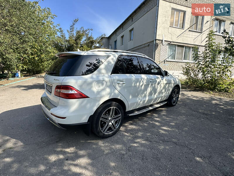 Внедорожник / Кроссовер Mercedes-Benz M-Class 2012 в Змиеве фото 4 Внедорожник / Кроссовер Mercedes-Benz M-Class 2012 в Змиеве
