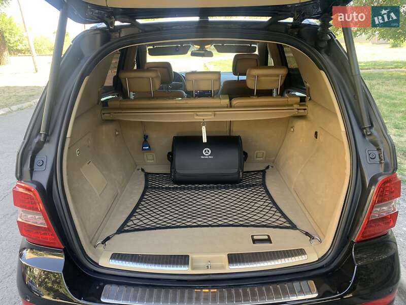 Внедорожник / Кроссовер Mercedes-Benz M-Class 2010 в Кривом Роге