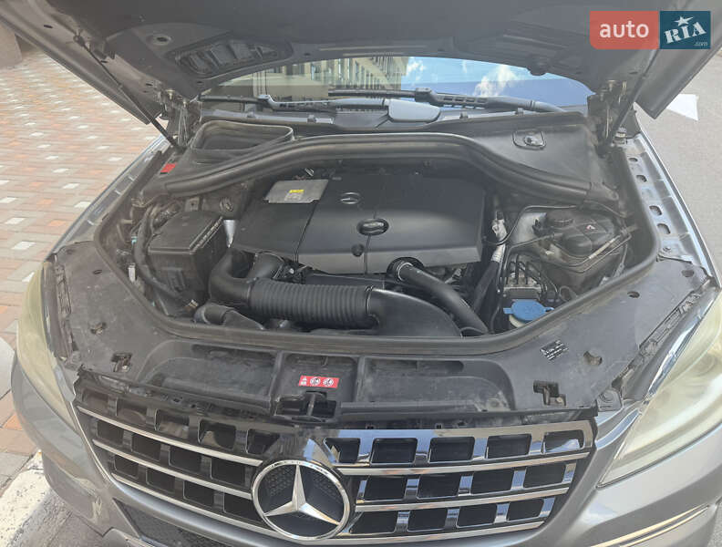 Внедорожник / Кроссовер Mercedes-Benz M-Class 2011 в Киеве