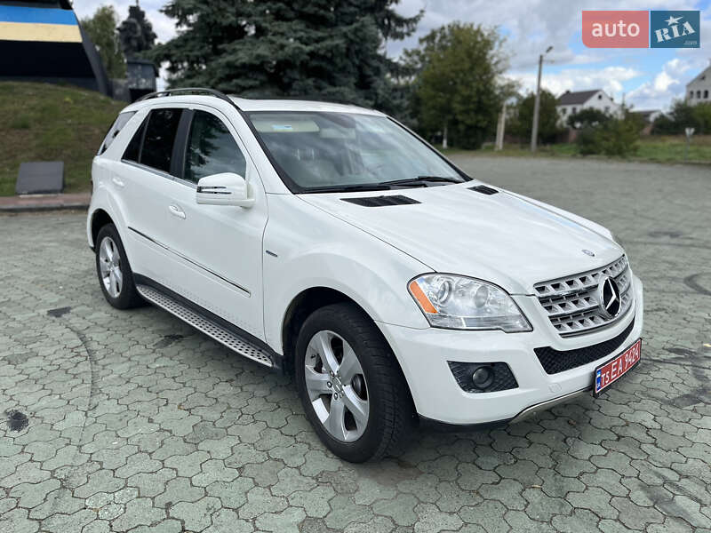 Внедорожник / Кроссовер Mercedes-Benz M-Class 2011 в Дубно