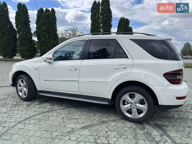 Внедорожник / Кроссовер Mercedes-Benz M-Class 2011 в Дубно