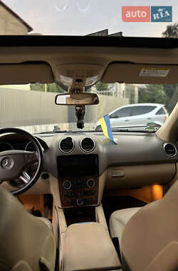 Внедорожник / Кроссовер Mercedes-Benz M-Class 2005 в 