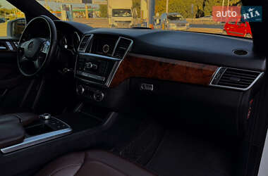 Позашляховик / Кросовер Mercedes-Benz M-Class 2013 в 