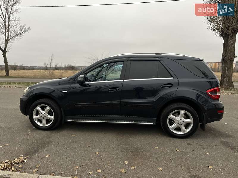 Позашляховик / Кросовер Mercedes-Benz M-Class 2010 в Кривому Розі