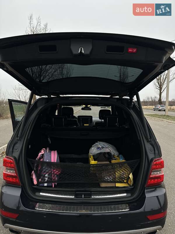 Позашляховик / Кросовер Mercedes-Benz M-Class 2010 в Кривому Розі