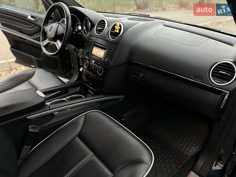 Позашляховик / Кросовер Mercedes-Benz M-Class 2010 в Кривому Розі