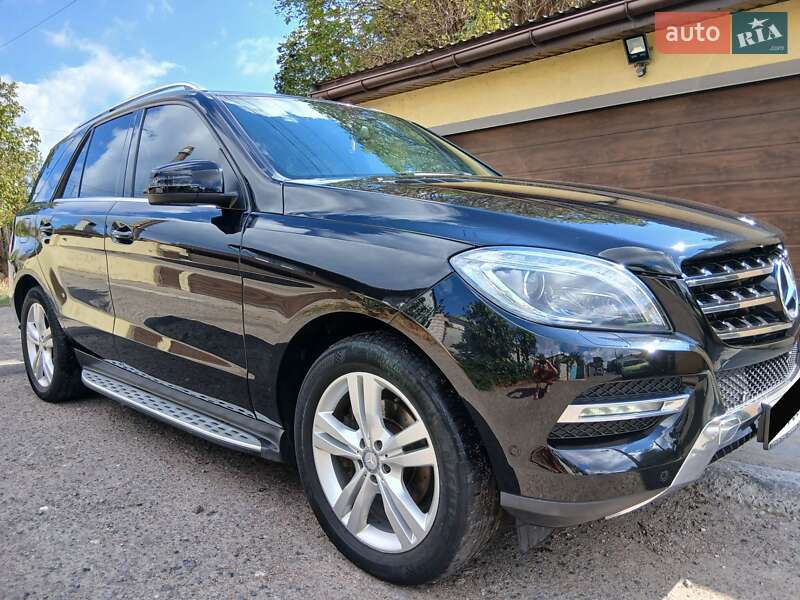Позашляховик / Кросовер Mercedes-Benz M-Class 2014 в 