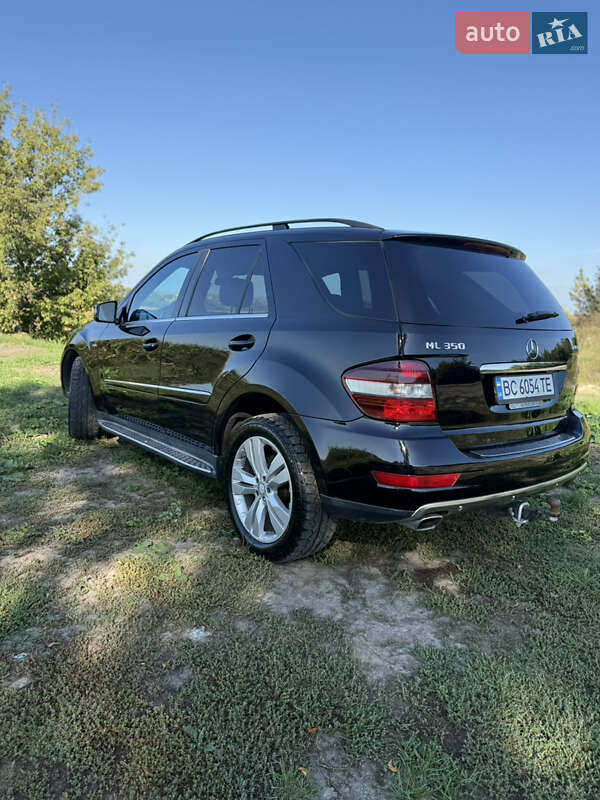 Внедорожник / Кроссовер Mercedes-Benz M-Class 2011 в Куликове