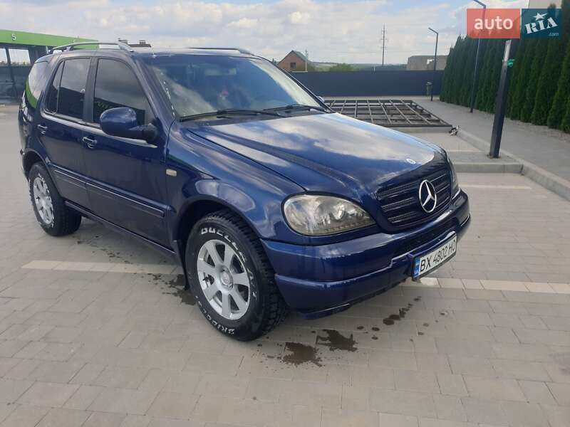 Позашляховик / Кросовер Mercedes-Benz M-Class 2001 в 
