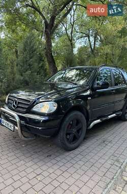 Внедорожник / Кроссовер Mercedes-Benz M-Class 2000 в 