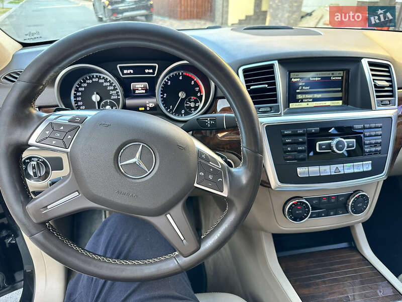 Внедорожник / Кроссовер Mercedes-Benz M-Class 2015 в Броварах