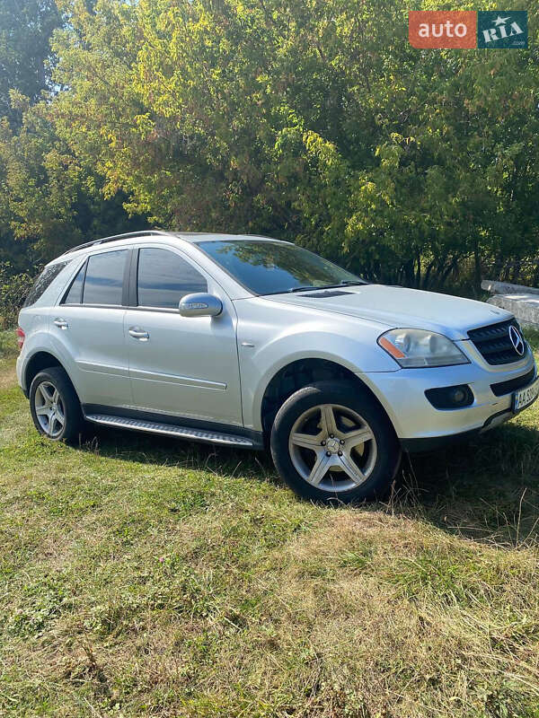 Внедорожник / Кроссовер Mercedes-Benz M-Class 2006 в Киеве