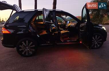 Позашляховик / Кросовер Mercedes-Benz M-Class 2014 в 