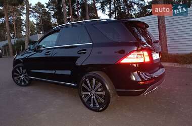 Позашляховик / Кросовер Mercedes-Benz M-Class 2014 в 