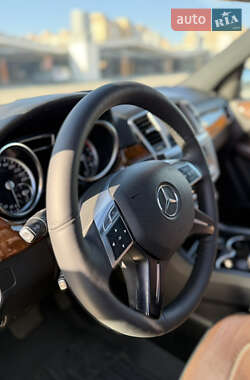 Позашляховик / Кросовер Mercedes-Benz M-Class 2013 в 