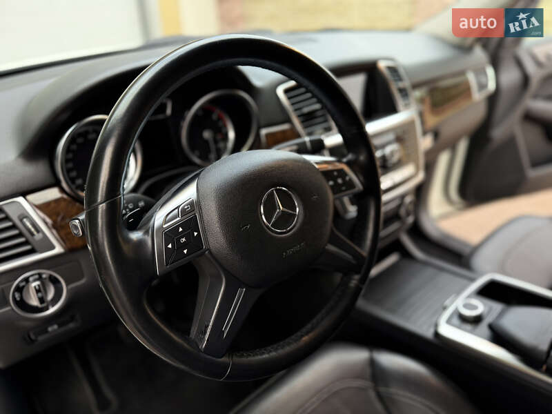 Внедорожник / Кроссовер Mercedes-Benz M-Class 2013 в Черновцах