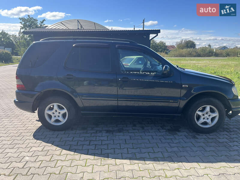 Позашляховик / Кросовер Mercedes-Benz M-Class 2001 в Івано-Франківську