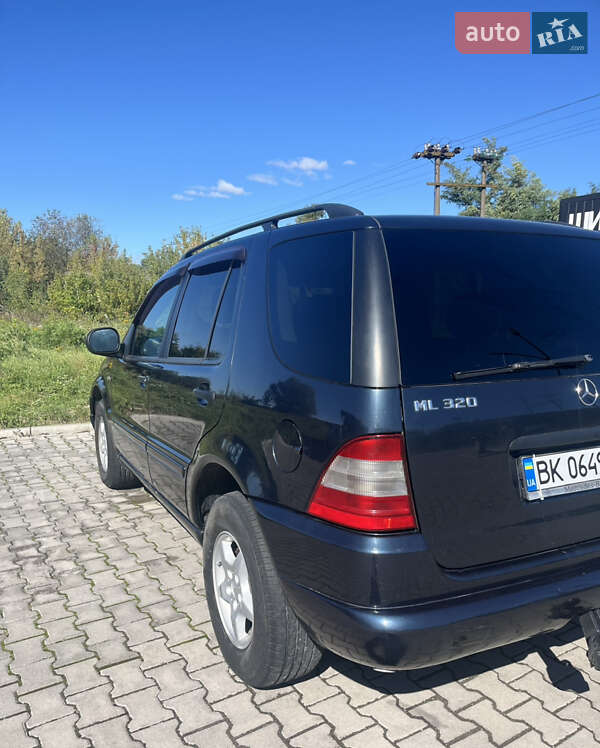 Позашляховик / Кросовер Mercedes-Benz M-Class 2001 в Івано-Франківську