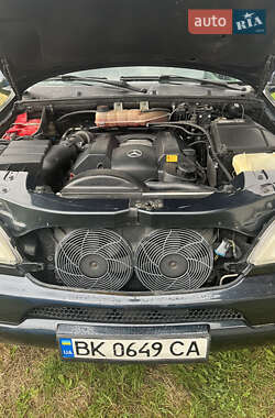 Внедорожник / Кроссовер Mercedes-Benz M-Class 2001 в 