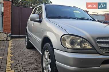 Внедорожник / Кроссовер Mercedes-Benz M-Class 2000 в 