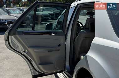 Внедорожник / Кроссовер Mercedes-Benz M-Class 2010 в 