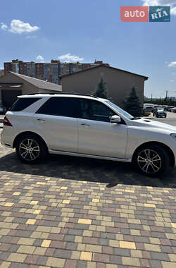 Позашляховик / Кросовер Mercedes-Benz M-Class 2012 в 