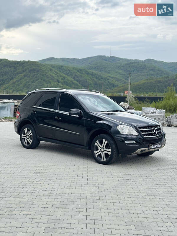 Позашляховик / Кросовер Mercedes-Benz M-Class 2010 в Хусті