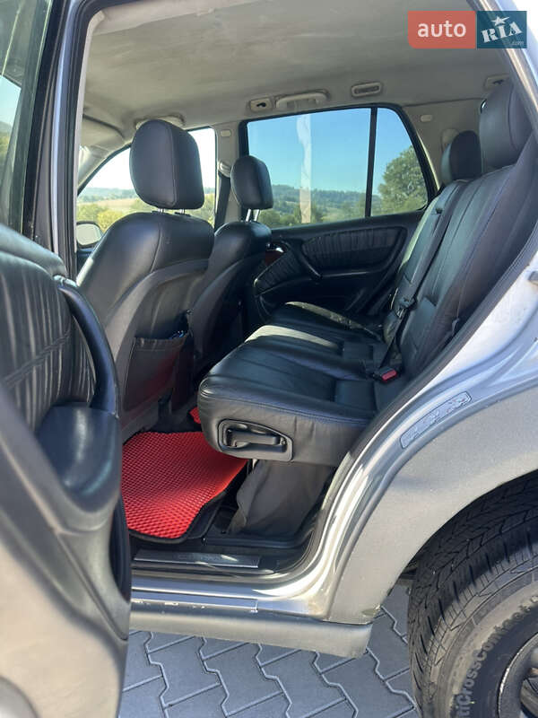 Позашляховик / Кросовер Mercedes-Benz M-Class 2003 в Чернівцях