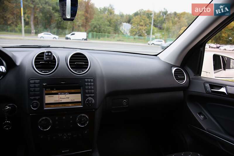 Внедорожник / Кроссовер Mercedes-Benz M-Class 2010 в Харькове