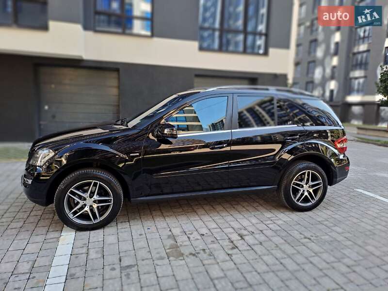 Позашляховик / Кросовер Mercedes-Benz M-Class 2011 в Івано-Франківську