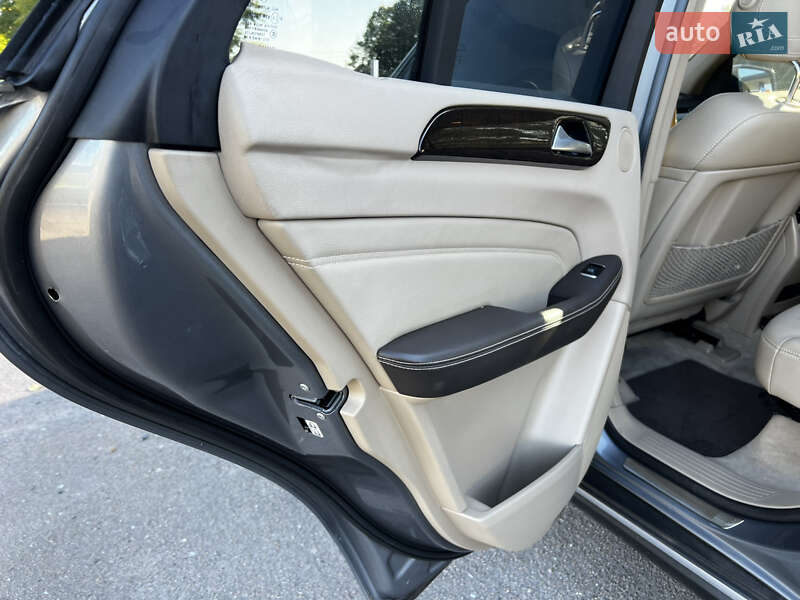 Позашляховик / Кросовер Mercedes-Benz M-Class 2012 в Дубні