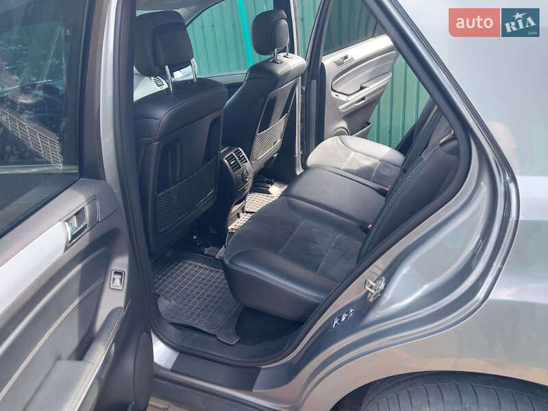 Внедорожник / Кроссовер Mercedes-Benz M-Class 2009 в Виннице