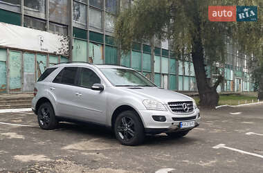 Позашляховик / Кросовер Mercedes-Benz M-Class 2005 в 