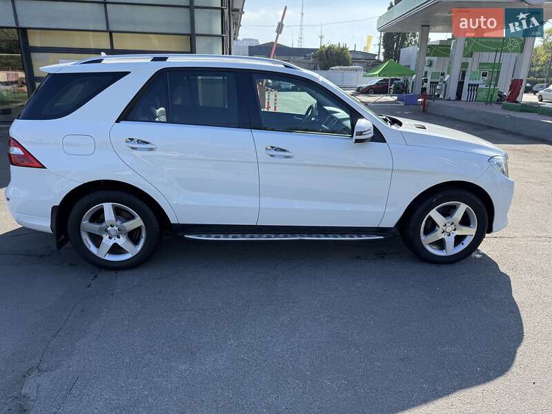 Позашляховик / Кросовер Mercedes-Benz M-Class 2013 в Одесі