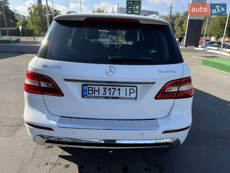 Позашляховик / Кросовер Mercedes-Benz M-Class 2013 в Одесі