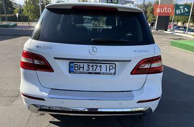 Позашляховик / Кросовер Mercedes-Benz M-Class 2013 в 