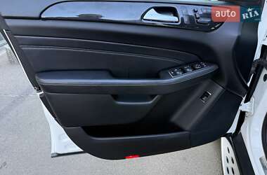 Позашляховик / Кросовер Mercedes-Benz M-Class 2013 в 