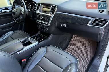 Позашляховик / Кросовер Mercedes-Benz M-Class 2013 в 