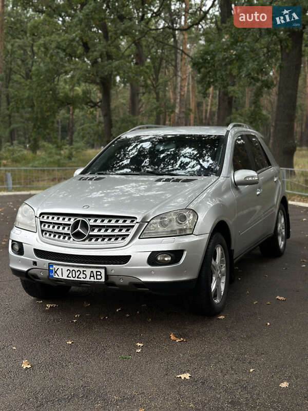 Позашляховик / Кросовер Mercedes-Benz M-Class 2006 в 