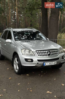 Позашляховик / Кросовер Mercedes-Benz M-Class 2006 в 