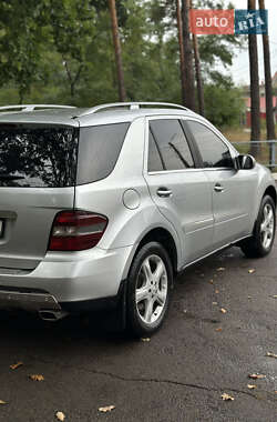 Позашляховик / Кросовер Mercedes-Benz M-Class 2006 в 