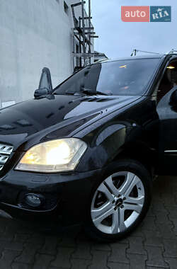 Внедорожник / Кроссовер Mercedes-Benz M-Class 2010 в Черновцах