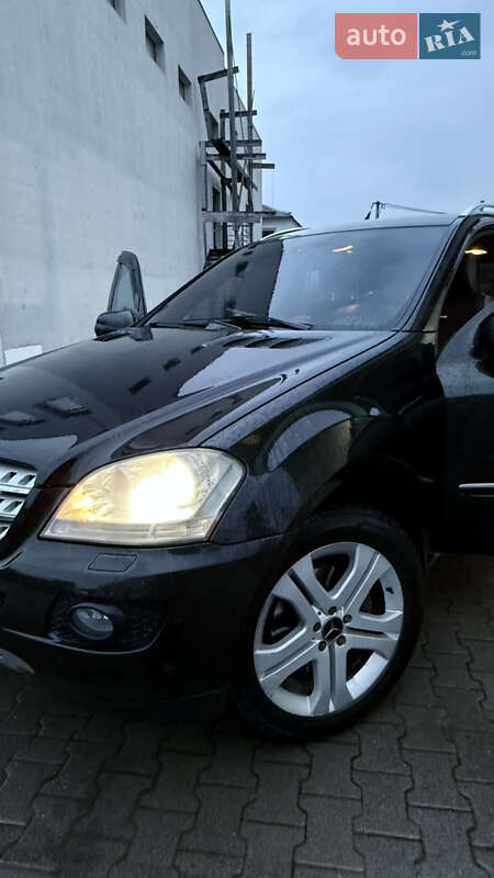 Внедорожник / Кроссовер Mercedes-Benz M-Class 2010 в Черновцах