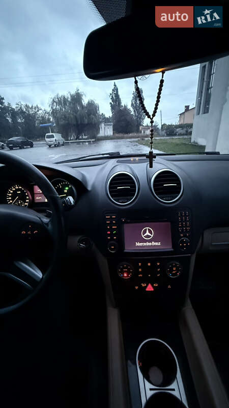 Внедорожник / Кроссовер Mercedes-Benz M-Class 2010 в Черновцах
