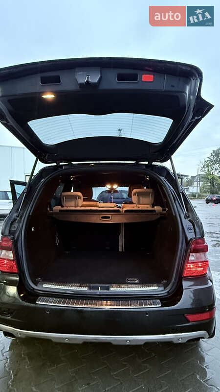 Внедорожник / Кроссовер Mercedes-Benz M-Class 2010 в Черновцах